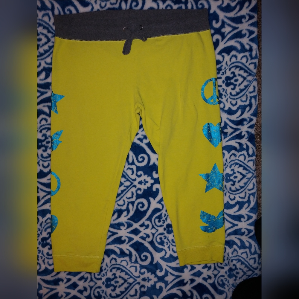 Dream Out Loud By Selena Gomez sweatpant capris Size Xl Yellow and metallic blue